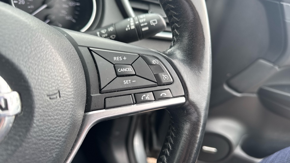 Nissan Qashqai 1.2 DiG-T Tekna 5dr Petrol Hatchback - Image 28