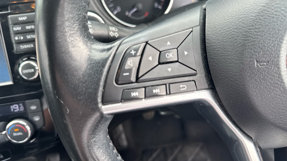 Nissan Qashqai 1.2 DiG-T Tekna 5dr Petrol Hatchback - Image 29