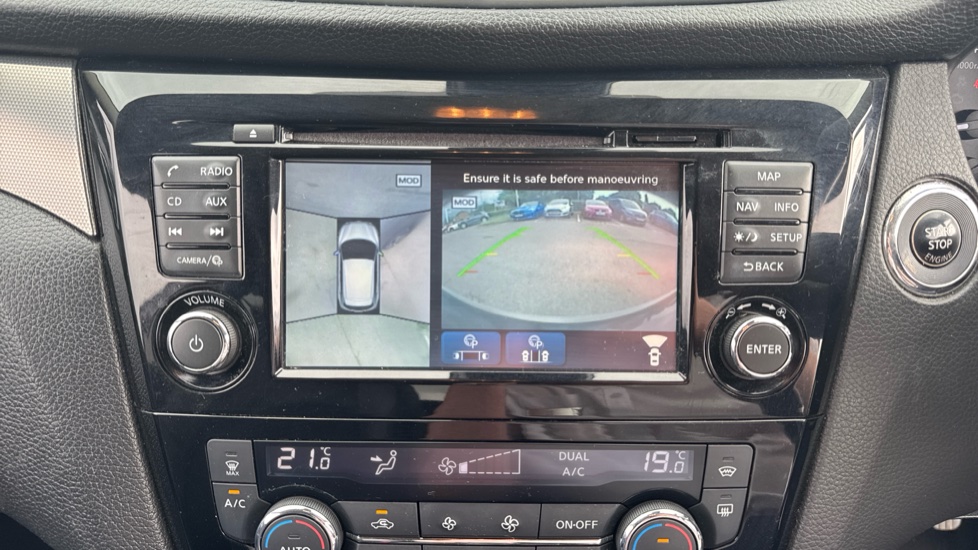 Nissan Qashqai 1.2 DiG-T Tekna 5dr Petrol Hatchback - Image 38
