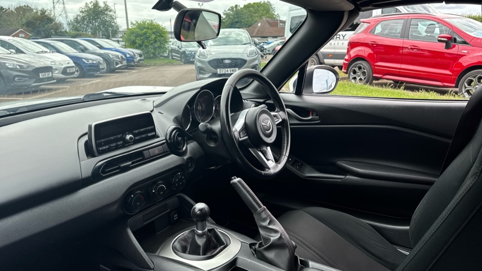 Mazda MX-5 1.5 [132] SE+ 2dr Petrol Convertible - Image 9