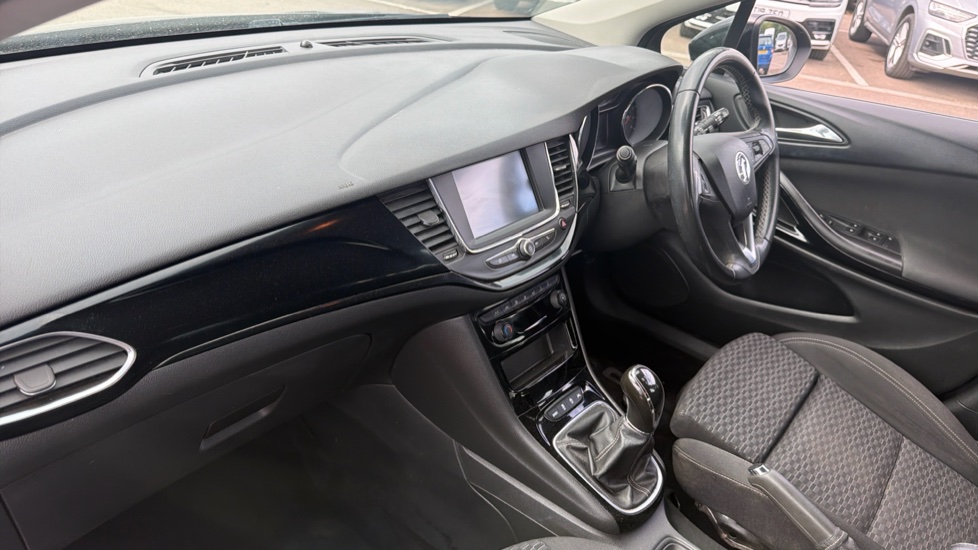 Vauxhall Astra 1.4T 16V 150 SRi Nav 5dr [Start Stop] Petrol Hatchback - Image 9