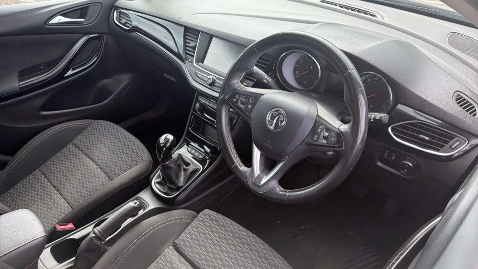 Vauxhall Astra 1.4T 16V 150 SRi Nav 5dr [Start Stop] Petrol Hatchback - Image 11