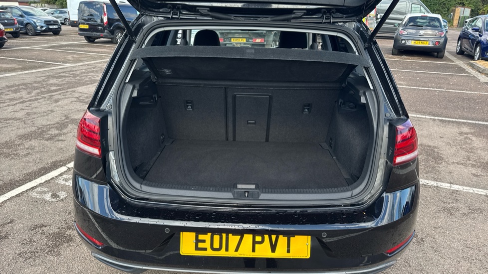 Volkswagen Golf 1.6 TDI SE [Nav] 5dr Diesel Hatchback - Image 4