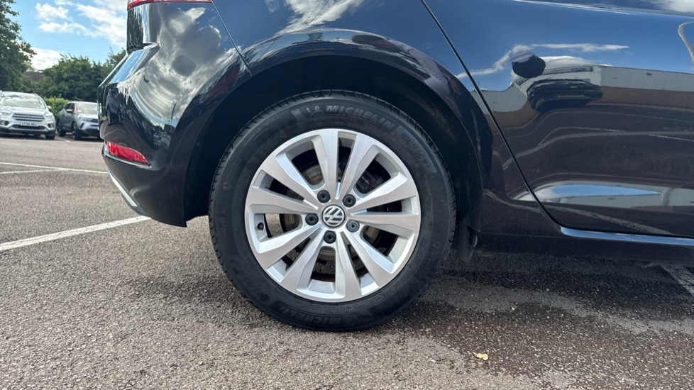 Volkswagen Golf 1.6 TDI SE [Nav] 5dr Diesel Hatchback - Image 7