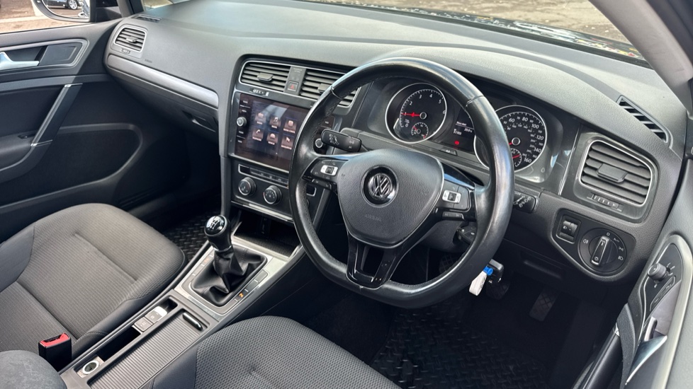 Volkswagen Golf 1.6 TDI SE [Nav] 5dr Diesel Hatchback - Image 11