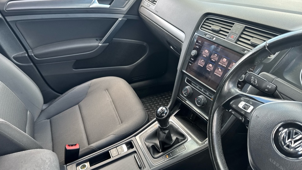 Volkswagen Golf 1.6 TDI SE [Nav] 5dr Diesel Hatchback - Image 14