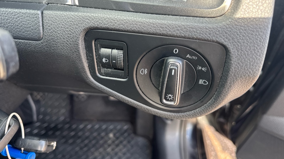 Volkswagen Golf 1.6 TDI SE [Nav] 5dr Diesel Hatchback - Image 25