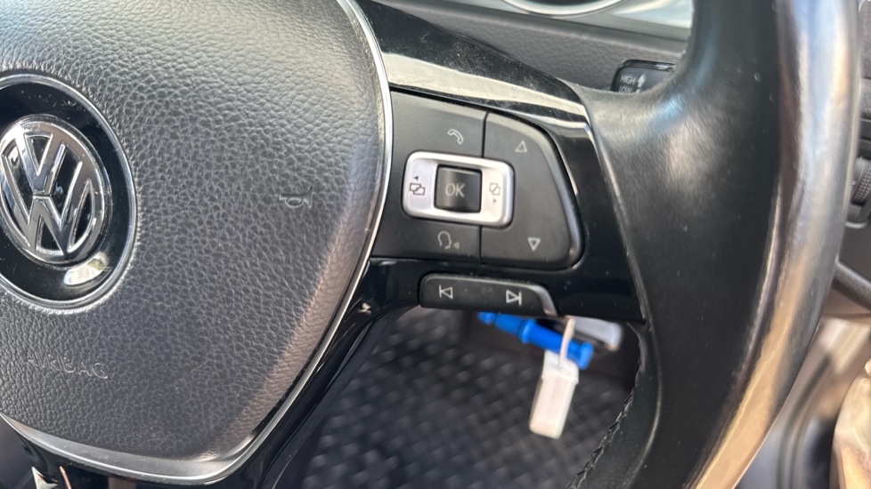 Volkswagen Golf 1.6 TDI SE [Nav] 5dr Diesel Hatchback - Image 26
