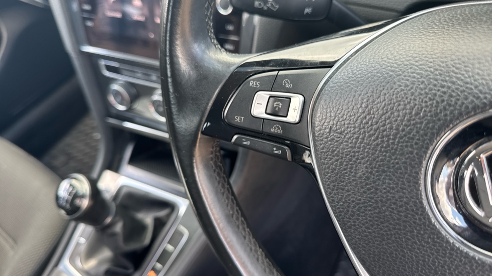 Volkswagen Golf 1.6 TDI SE [Nav] 5dr Diesel Hatchback - Image 28
