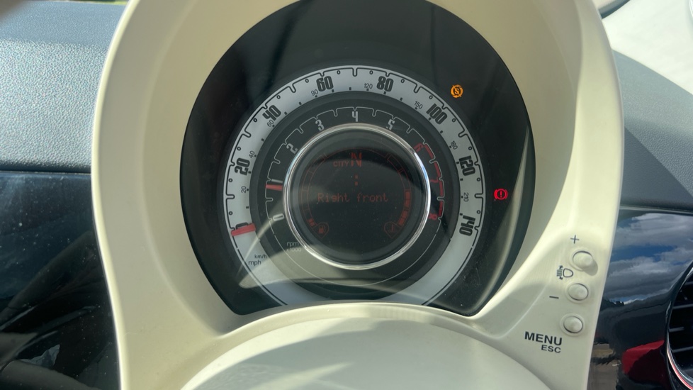 Fiat 500 1.2 Lounge 3dr Dualogic [Start Stop] Petrol Hatchback - Image 18