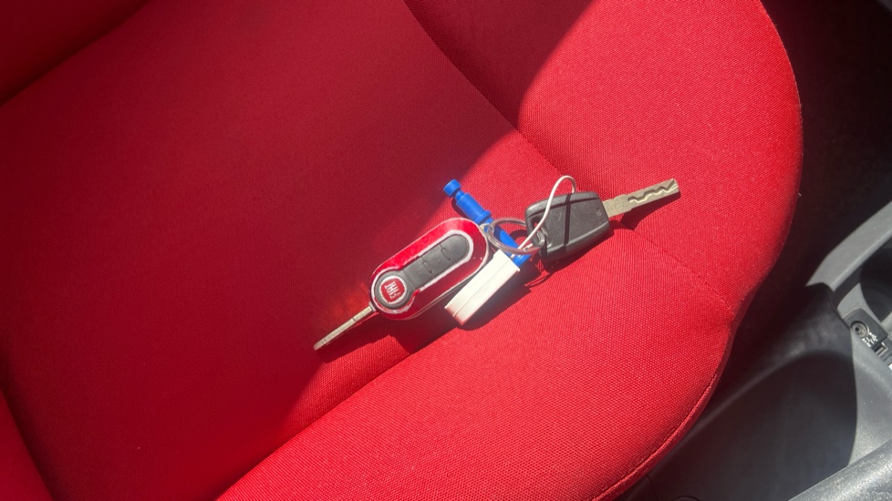 Fiat 500 1.2 Lounge 3dr Dualogic [Start Stop] Petrol Hatchback - Image 20
