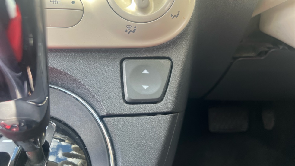 Fiat 500 1.2 Lounge 3dr Dualogic [Start Stop] Petrol Hatchback - Image 27