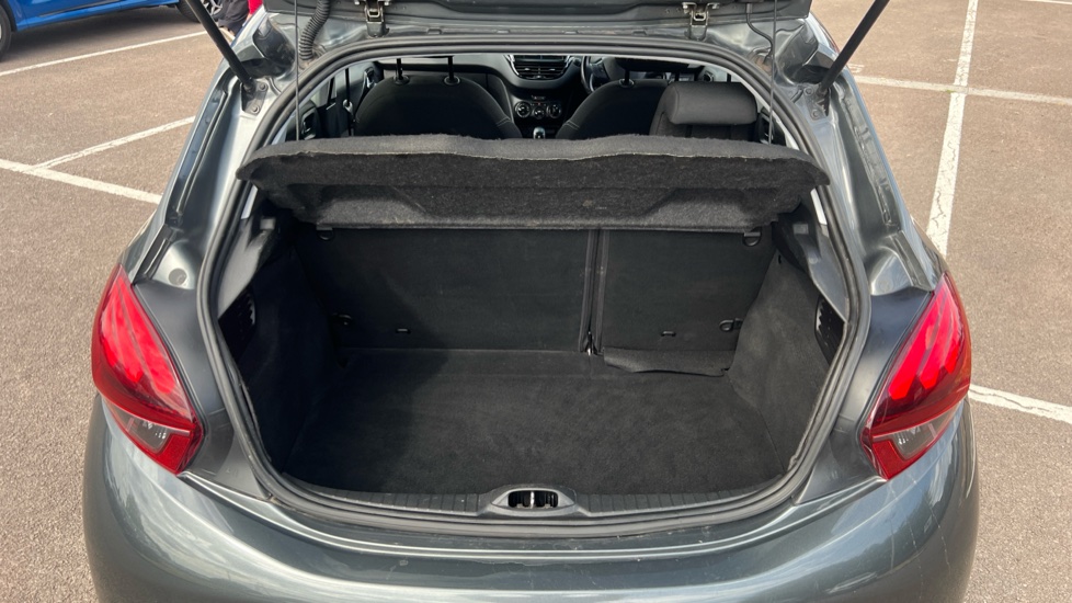Peugeot 208 1.2 PureTech 82 Allure 5dr Petrol Hatchback - Image 4