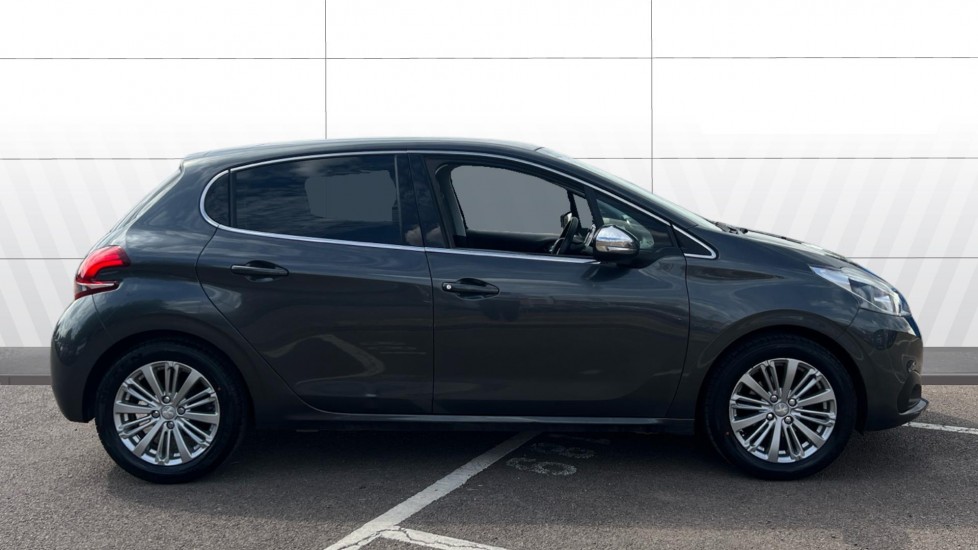 Peugeot 208 1.2 PureTech 82 Allure 5dr Petrol Hatchback - Image 5