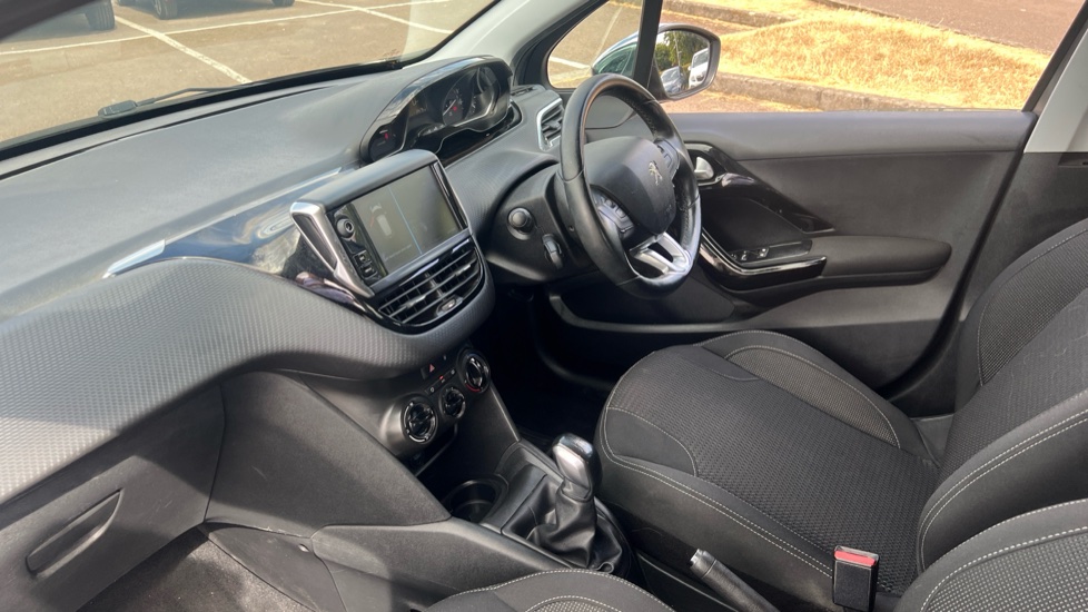 Peugeot 208 1.2 PureTech 82 Allure 5dr Petrol Hatchback - Image 9
