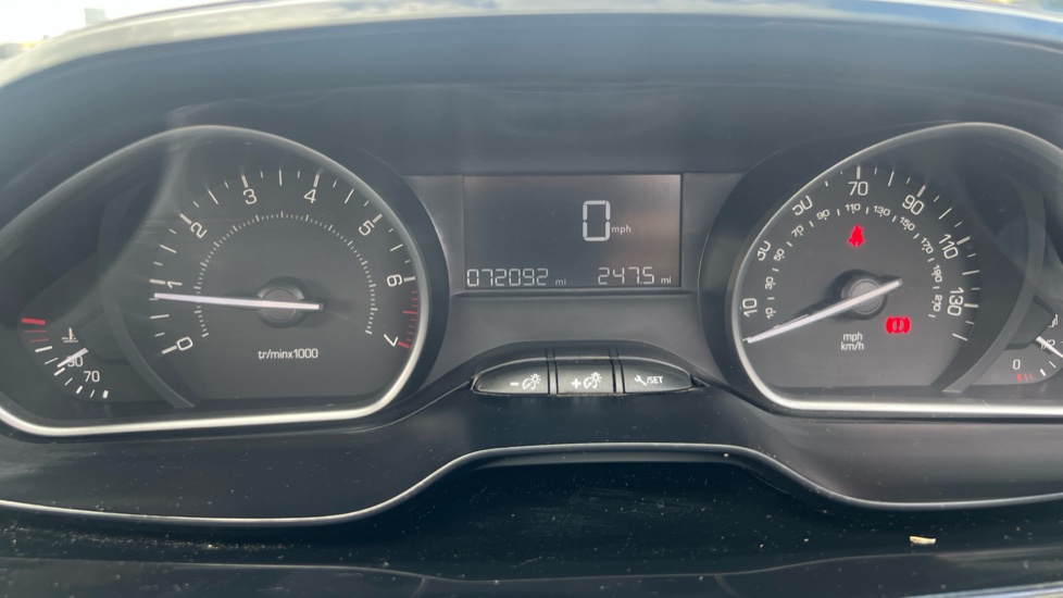 Peugeot 208 1.2 PureTech 82 Allure 5dr Petrol Hatchback - Image 18