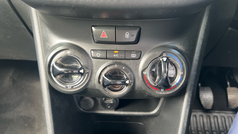 Peugeot 208 1.2 PureTech 82 Allure 5dr Petrol Hatchback - Image 28