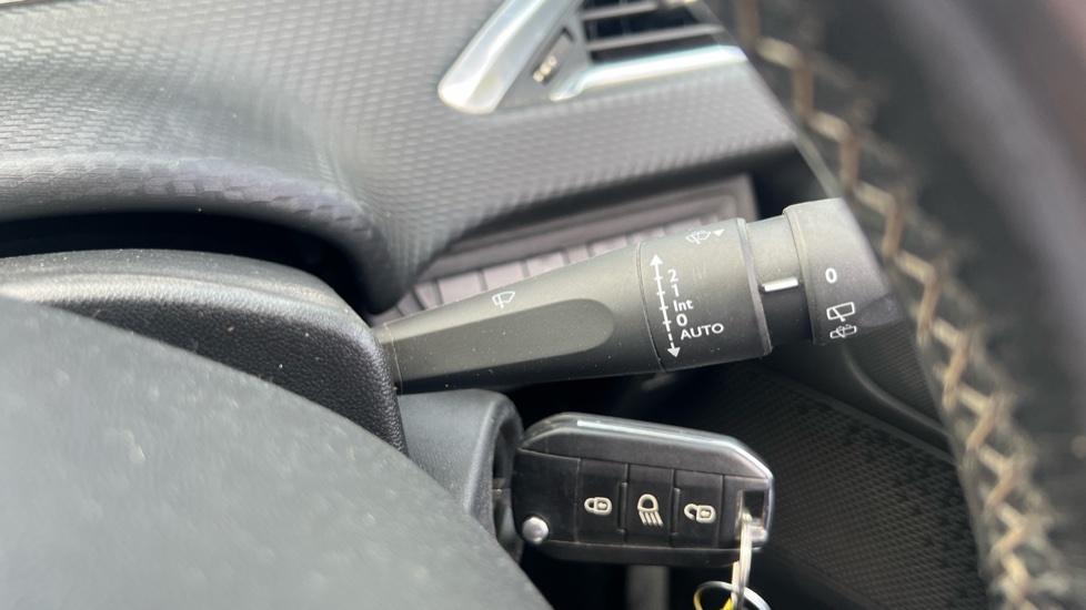 Peugeot 208 1.2 PureTech 82 Allure 5dr Petrol Hatchback - Image 33