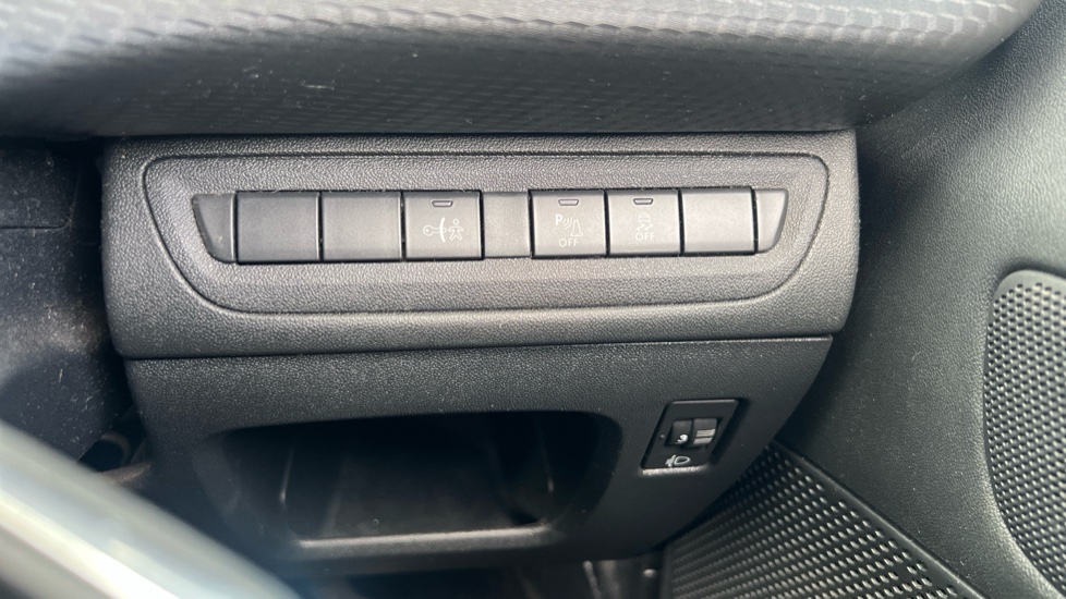 Peugeot 208 1.2 PureTech 82 Allure 5dr Petrol Hatchback - Image 34
