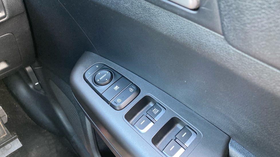 Kia Sportage 1.6 GDi 1 5dr Petrol Estate - Image 29