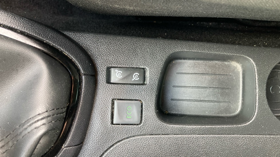 Renault Clio 0.9 TCE 90 Iconic 5dr Petrol Hatchback - Image 29