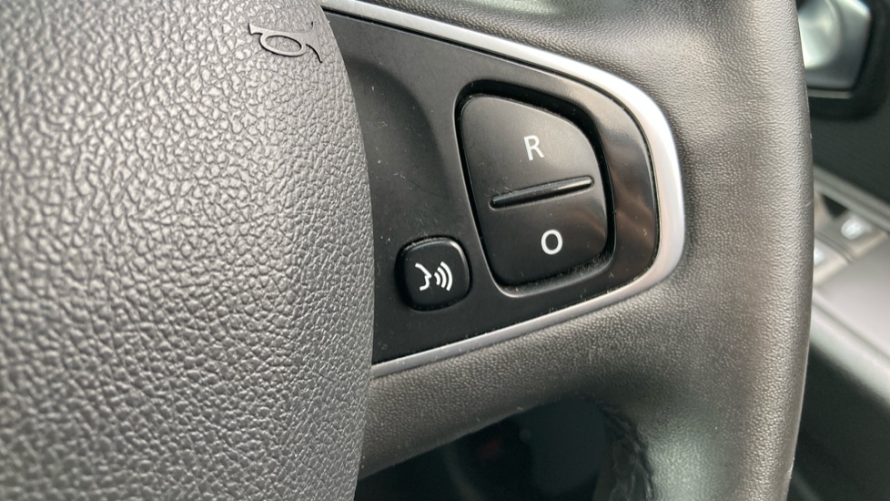 Renault Clio 0.9 TCE 90 Iconic 5dr Petrol Hatchback - Image 42