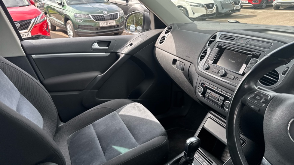 Volkswagen Tiguan 2.0 TDi BlueMotion Tech Match 5dr DSG Diesel Estate - Image 14