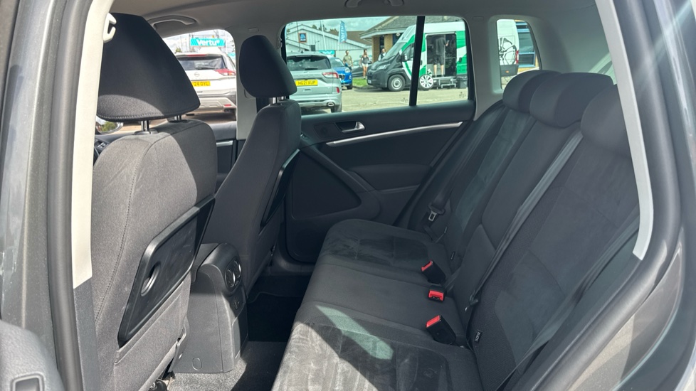 Volkswagen Tiguan 2.0 TDi BlueMotion Tech Match 5dr DSG Diesel Estate - Image 16