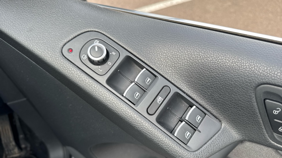 Volkswagen Tiguan 2.0 TDi BlueMotion Tech Match 5dr DSG Diesel Estate - Image 21