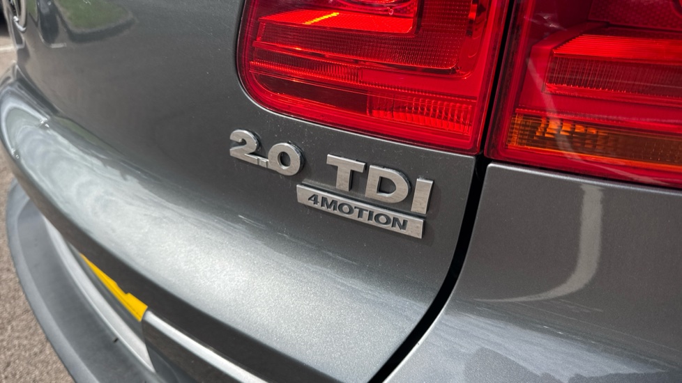 Volkswagen Tiguan 2.0 TDi BlueMotion Tech Match 5dr DSG Diesel Estate - Image 30