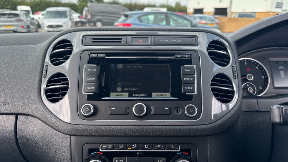 Volkswagen Tiguan 2.0 TDi BlueMotion Tech Match 5dr DSG Diesel Estate - Image 38