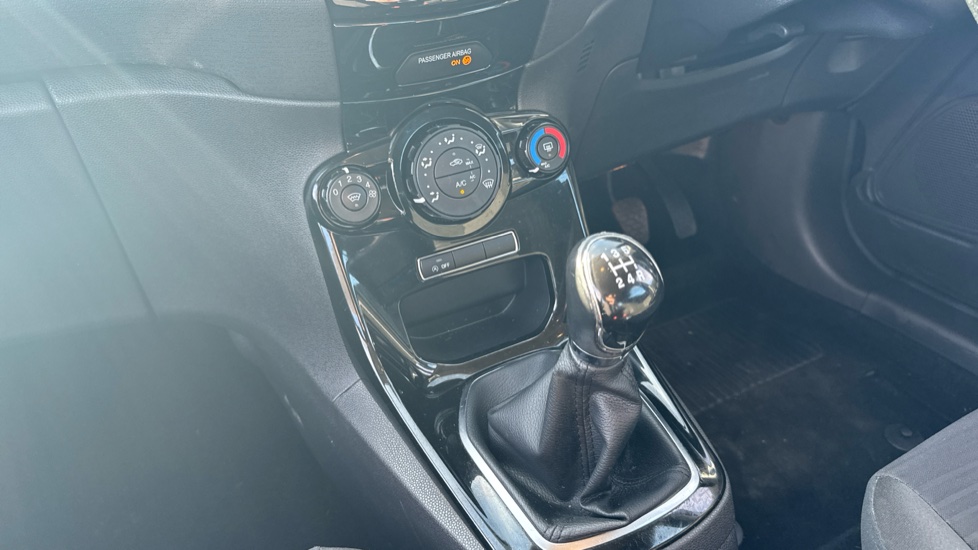Ford Fiesta 1.0 EcoBoost Zetec 5dr Petrol Hatchback - Image 13