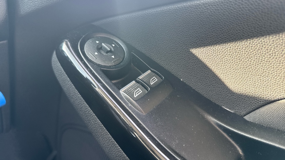 Ford Fiesta 1.0 EcoBoost Zetec 5dr Petrol Hatchback - Image 21