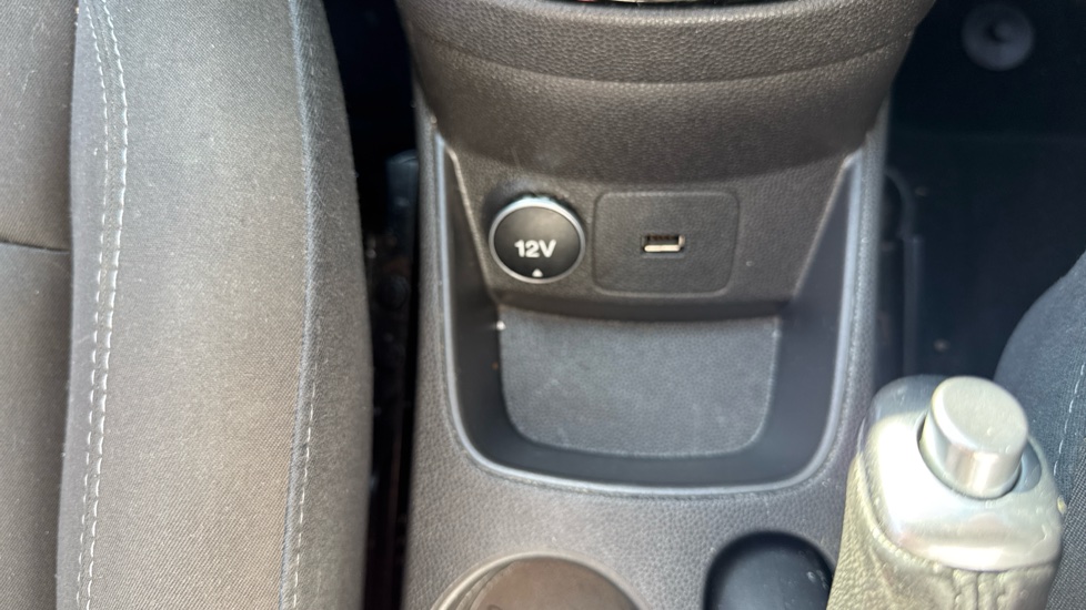 Ford Fiesta 1.0 EcoBoost Zetec 5dr Petrol Hatchback - Image 25