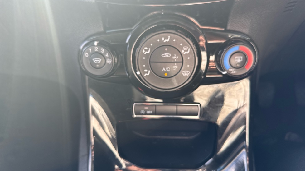Ford Fiesta 1.0 EcoBoost Zetec 5dr Petrol Hatchback - Image 26