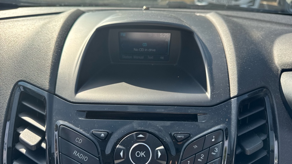 Ford Fiesta 1.0 EcoBoost Zetec 5dr Petrol Hatchback - Image 31