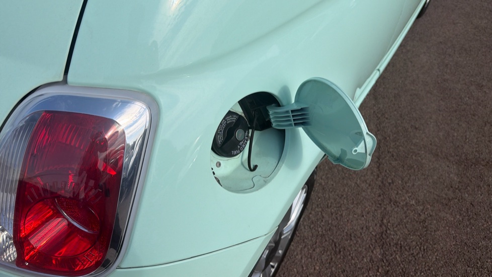 Fiat 500 1.2 Lounge 3dr [Start Stop] Petrol Hatchback - Image 22