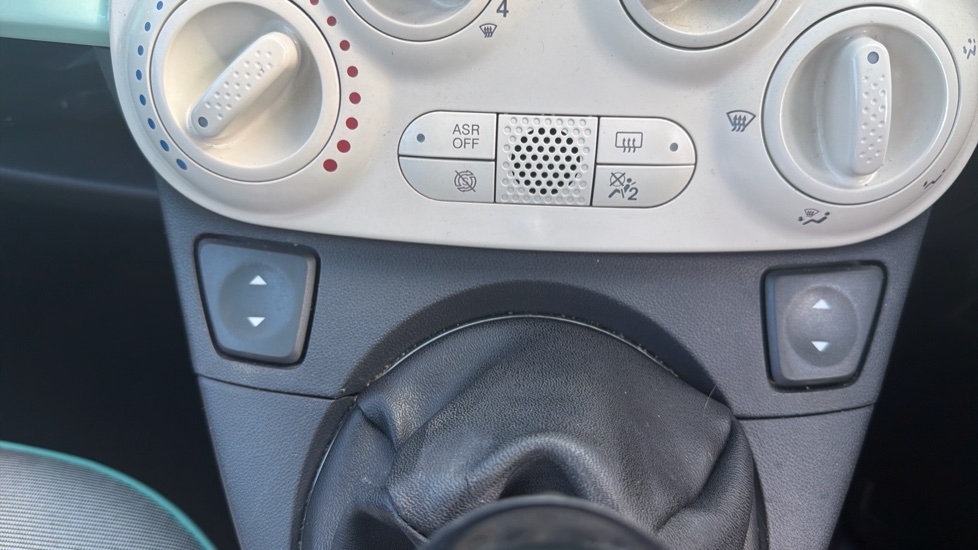 Fiat 500 1.2 Lounge 3dr [Start Stop] Petrol Hatchback - Image 32