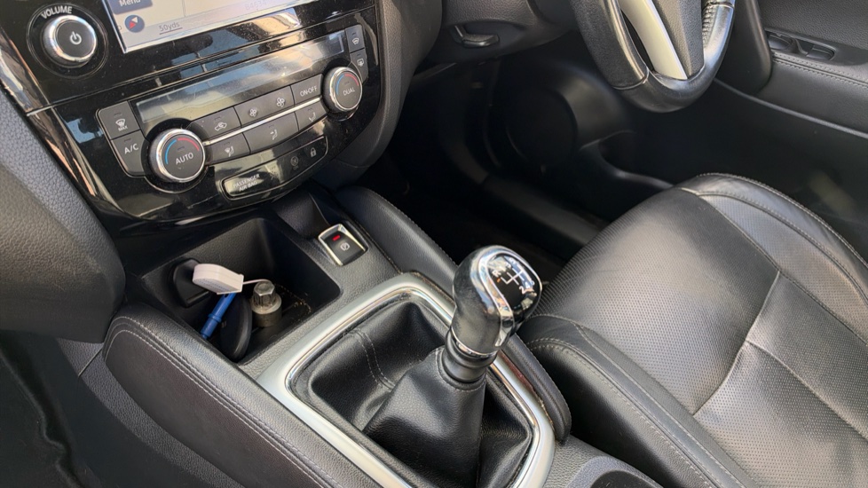 Nissan Qashqai 1.5 dCi Tekna 5dr Diesel Hatchback - Image 13
