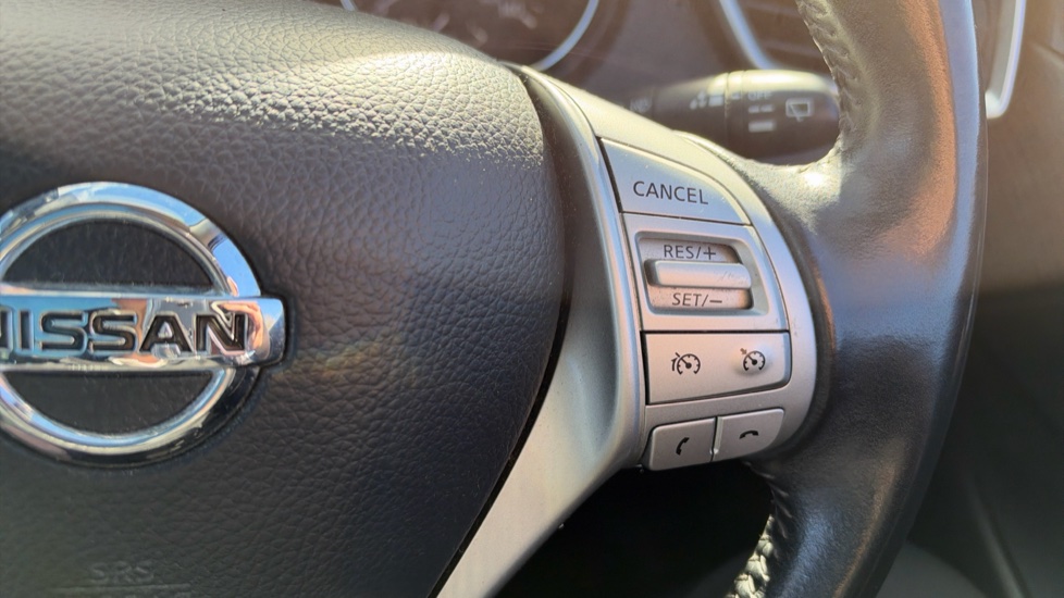 Nissan Qashqai 1.5 dCi Tekna 5dr Diesel Hatchback - Image 33