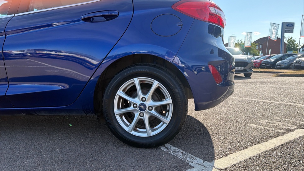 Ford Fiesta 1.1 Zetec 5dr Petrol Hatchback - Image 7