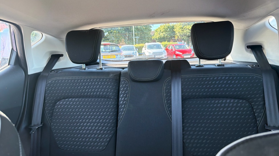 Ford Fiesta 1.1 Zetec 5dr Petrol Hatchback - Image 15