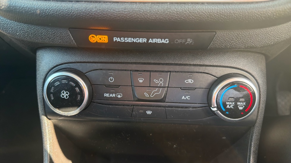 Ford Fiesta 1.1 Zetec 5dr Petrol Hatchback - Image 23