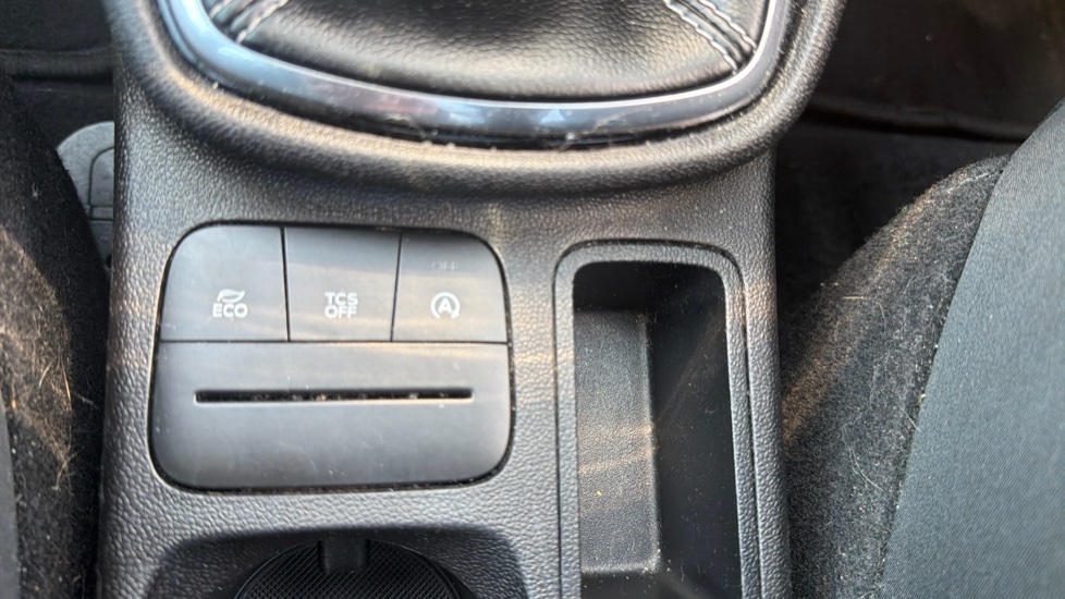 Ford Fiesta 1.1 Zetec 5dr Petrol Hatchback - Image 24