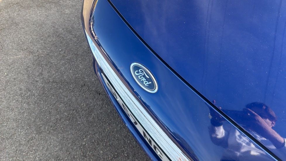 Ford Fiesta 1.1 Zetec 5dr Petrol Hatchback - Image 36