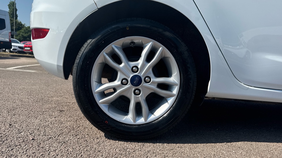 Ford Fiesta 1.0 Zetec 5dr Petrol Hatchback - Image 7