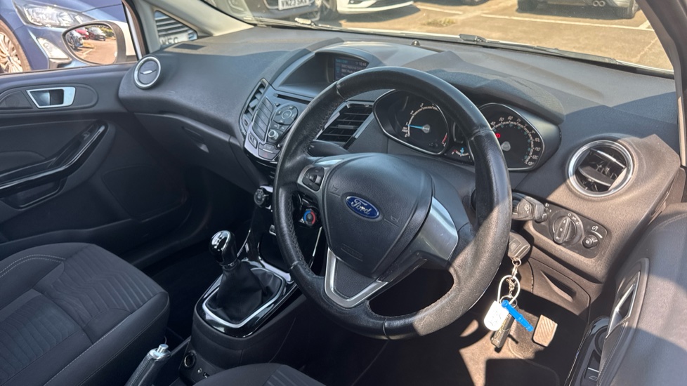 Ford Fiesta 1.0 Zetec 5dr Petrol Hatchback - Image 11