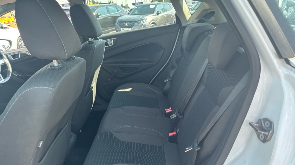 Ford Fiesta 1.0 Zetec 5dr Petrol Hatchback - Image 16