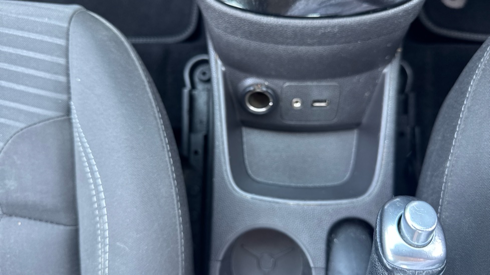 Ford Fiesta 1.0 Zetec 5dr Petrol Hatchback - Image 24