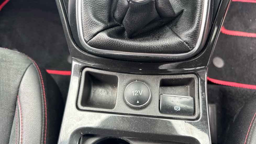 Ford Kuga 1.5 TDCi ST-Line 5dr 2WD Diesel Estate - Image 31